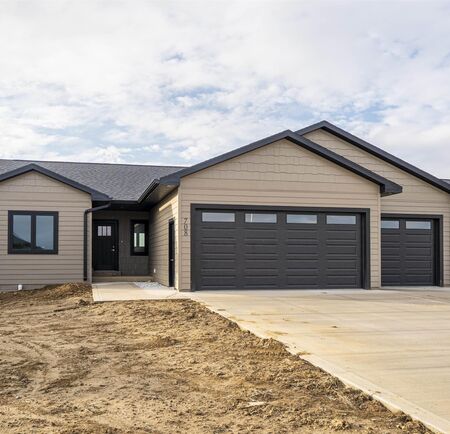 708 17th St SE, Orange City, IA 51041