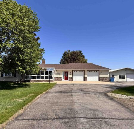 5418 320th St, Sanborn, IA 51248