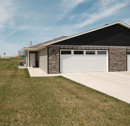 2109 Walnut, Hull, IA 51239