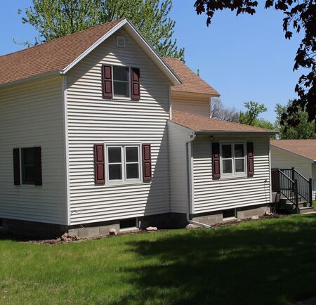 409 12th St, Alton, IA 51003