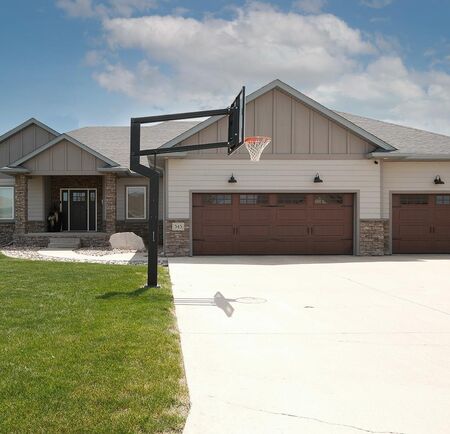 343 Sawgrass Trail, Sioux Center, IA 51250