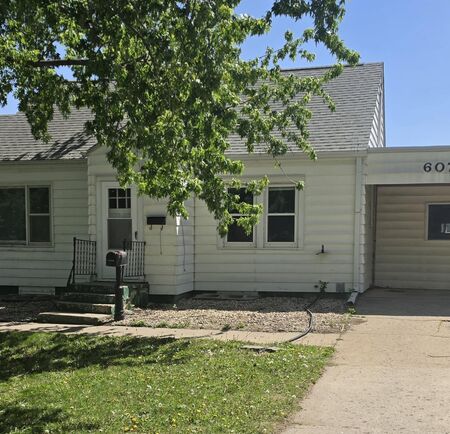 607 Central Ave NE, Orange City, IA 51041