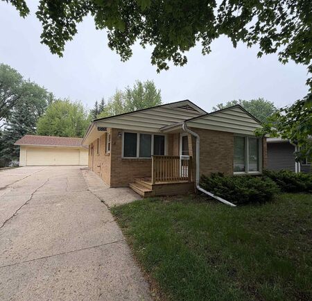 1609 E 9th Street, Sheldon, IA 51201