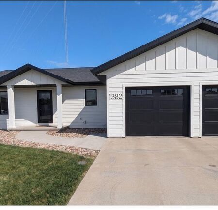 1382 11TH AVE NE, Sioux Center, IA 51250