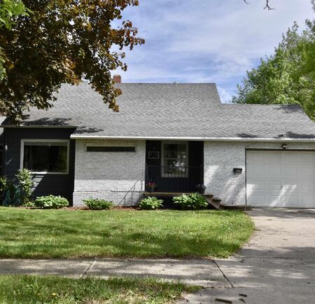 920 8TH ST, Sibley, IA 51249