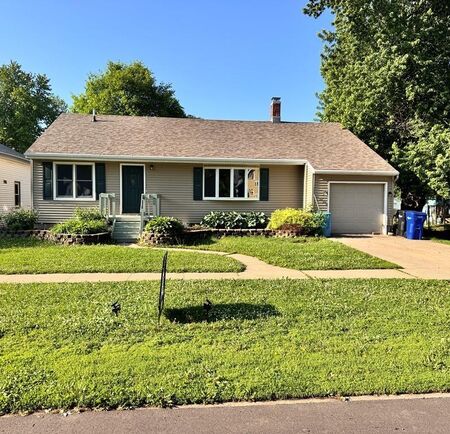 303 W 3rd St, Sanborn, IA 51248