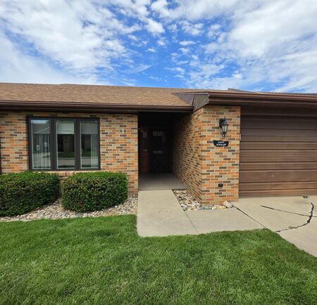 9 Pioneer Ct NW, Orange City, IA 51041