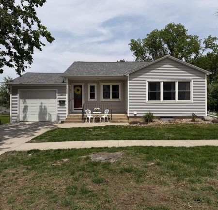 507 2nd St SW, Orange City, IA 51041