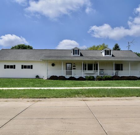 403 NE 13TH AVE, Sibley, IA 51249