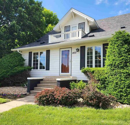 403 1st St., Hull, IA 51239