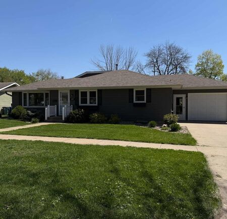 601 Concord Ave NE, Orange City, IA 51041
