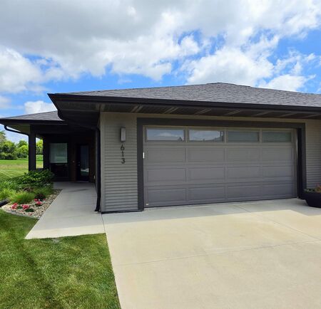 613 14th St SE, Orange City, IA 51041