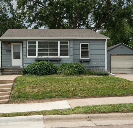 23 8th Street SW, Sioux Center, IA 51250