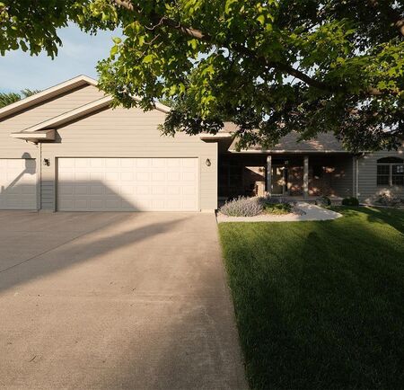 1642 4th Avenue E, Sioux Center, IA 51250