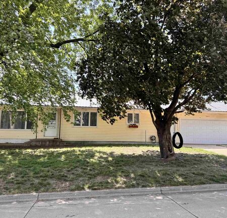 301 Summit St, Sanborn, IA 51248
