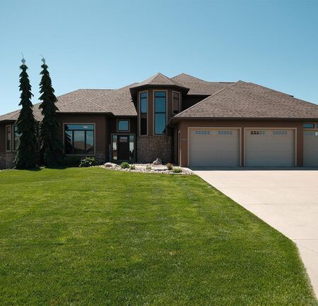 995 Colonial Street, Sioux Center, IA 51250