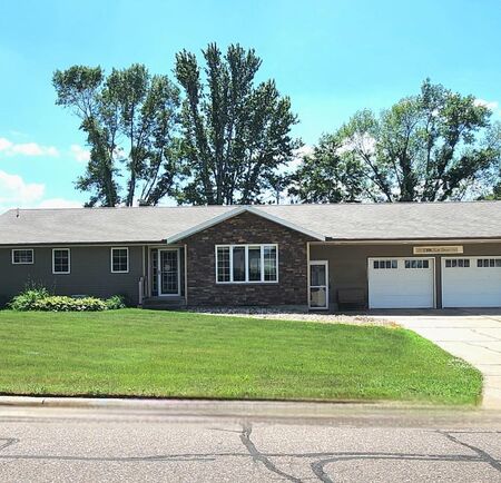 1306 6th St., Hull, IA 51239