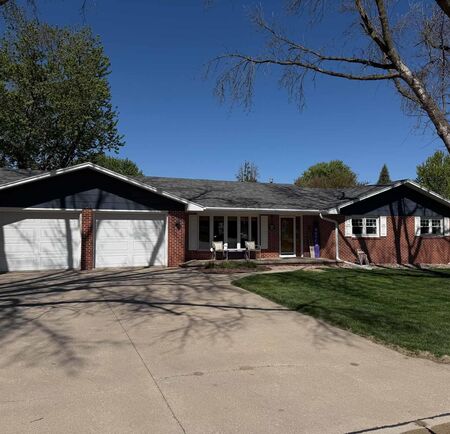 202 Kansas Ave SW, Orange City, IA 51041