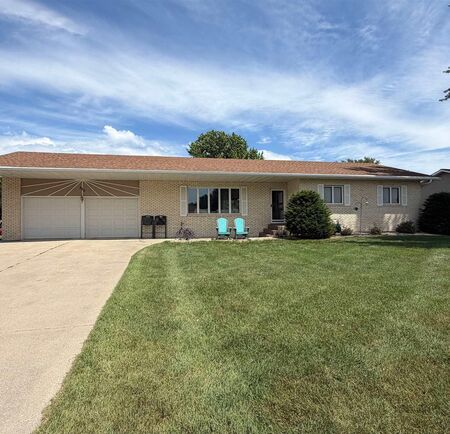 250 N 8th Ave., Sheldon, IA 51201
