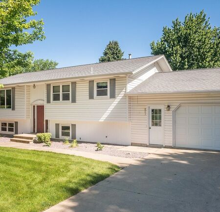 803 2ND ST SW, Orange City, IA 51041