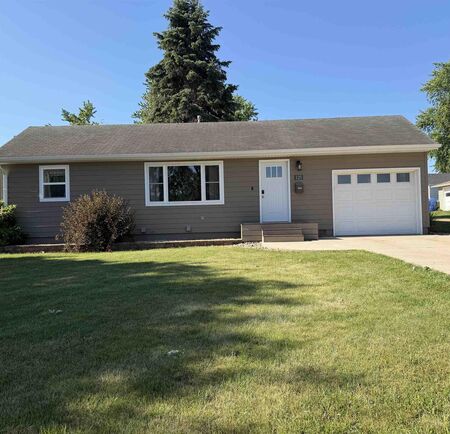 125 5TH ST SW, Sioux Center, IA 51250