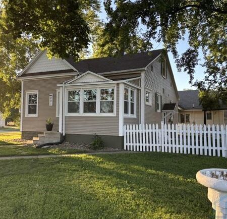201 5TH ST NE, Orange City, IA 51041