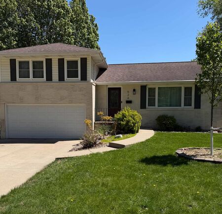 524 3rd Ave SE, Sioux Center, IA 51250