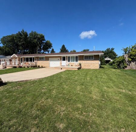 910 Lincoln Avenue, Sheldon, IA 51201