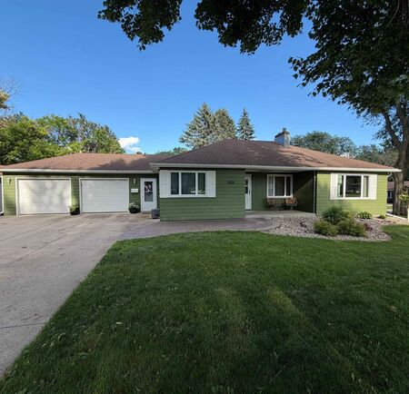 933 Roosevelt Avenue, Sheldon, IA 51201