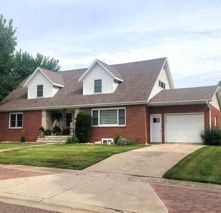 1317 1st St., Hull, IA 51239