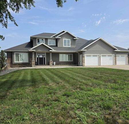 1405 2nd St SW, Orange City, IA 51041
