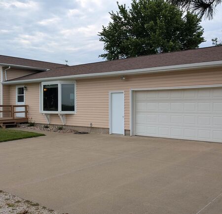 3179 370TH ST, Sioux Center, IA 51250