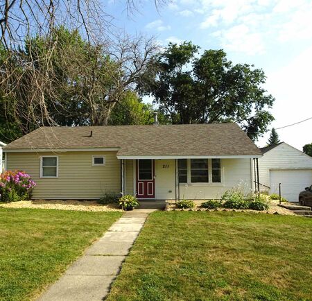 211 E Grand Avenue, Paullina, IA 51046