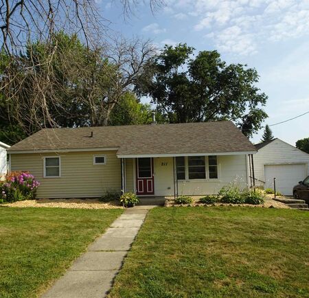 211 E Grand Avenue, Paullina, IA 51046
