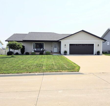 1307 Providence Place SE, Orange City, IA 51041
