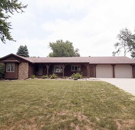 205 Louisiana Ave SW, Orange City, IA 51041