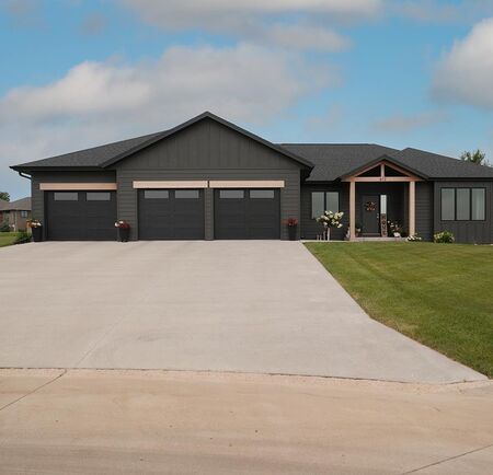 612 18th Street SE, Sioux Center, IA 51250