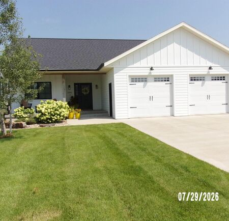 1305 PROVIDENCE PL SE, Orange City, IA 51041