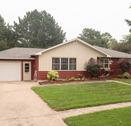 513 DELAWARE AVE NW, Orange City, IA 51041