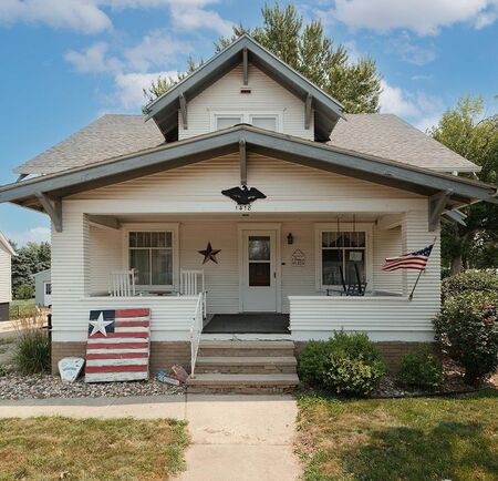 1418 Division Street, Hull, IA 51239