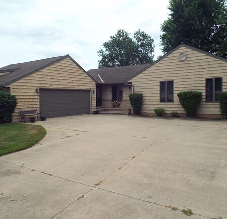 1115 4th Street NE, Sibley, IA 51249