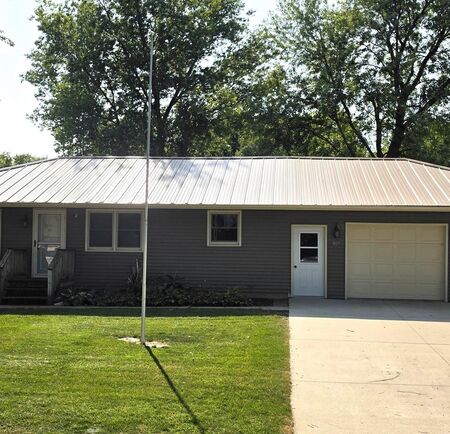 809 O'Brien St, Sanborn, IA 51248