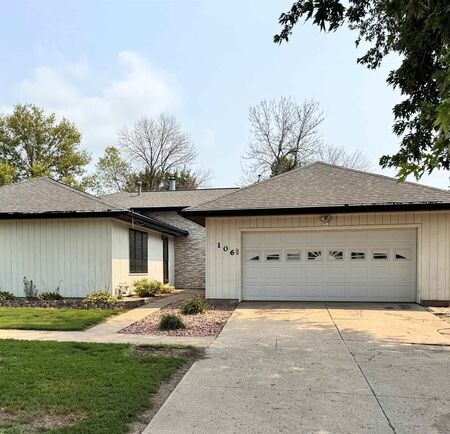 106 Carroll St, Sanborn, IA 51248