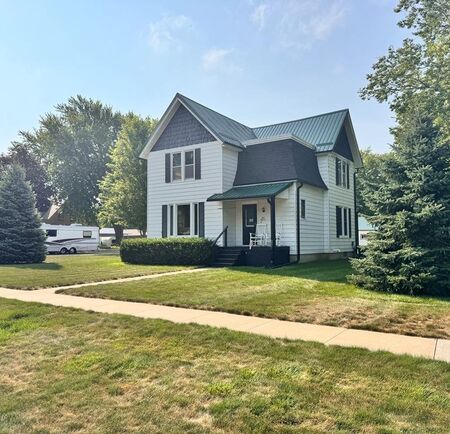 111 E 5th St, Sanborn, IA 51248