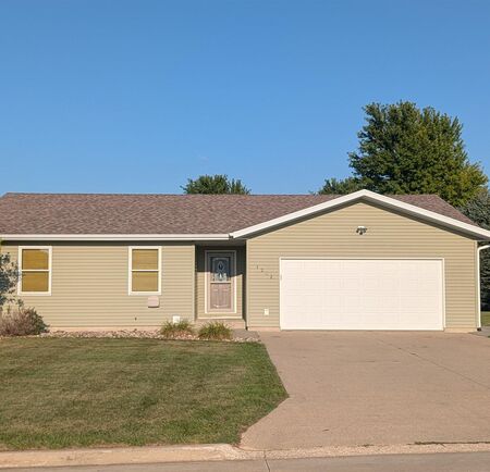 1202 NE 10th Avenue Cir, Sioux Center, IA 51250