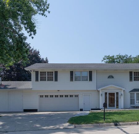 227 6th Avenue SE, Sioux Center, IA 51250