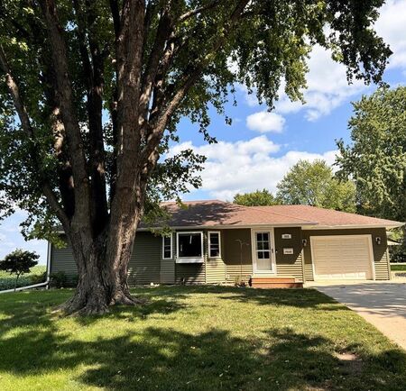 808 Floyd St, Sanborn, IA 51248