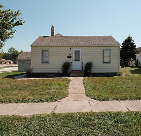 452 1st Avenue NW, Sioux Center, IA 51250