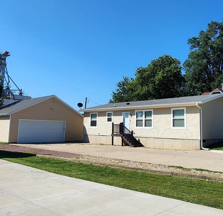 1312 1st Street, Hull, IA 51239