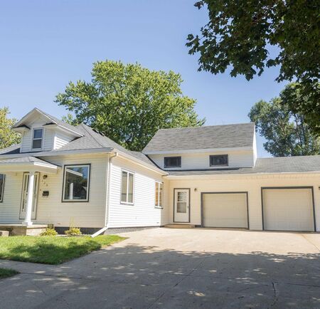 120 2nd Avenue NE, Sioux Center, IA 51250